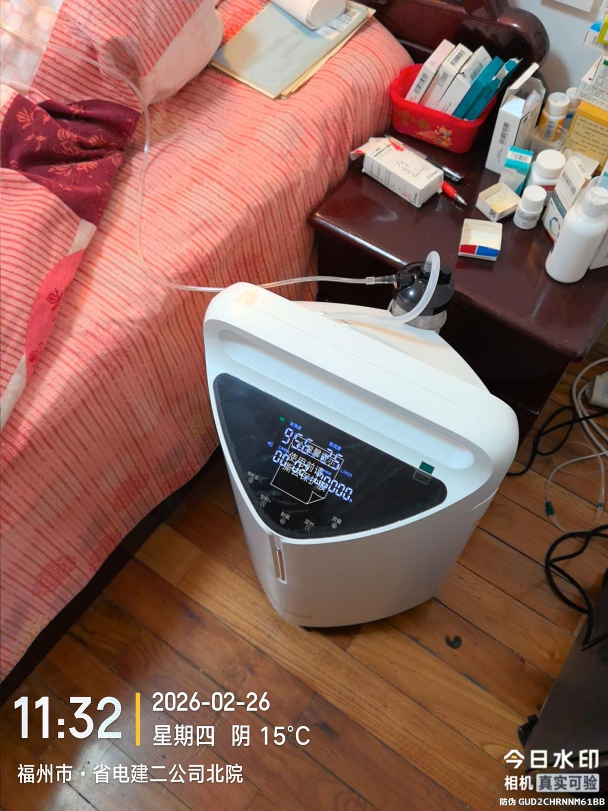床边使用睡眠监测设备并记录数据